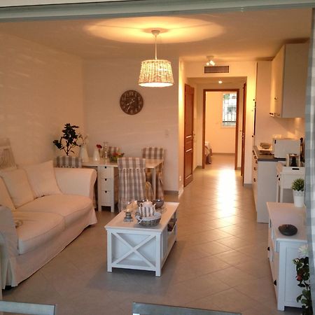 Residence Nayah-Maria Calvi  Bagian luar foto