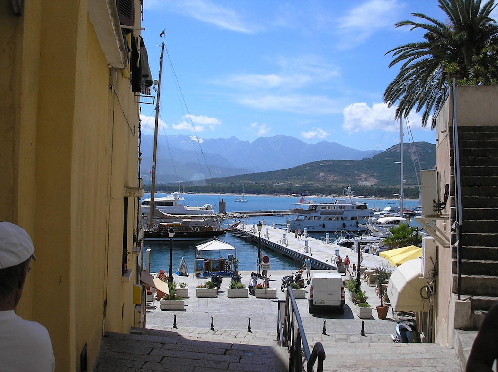 Residence Nayah-Maria Calvi  Bagian luar foto